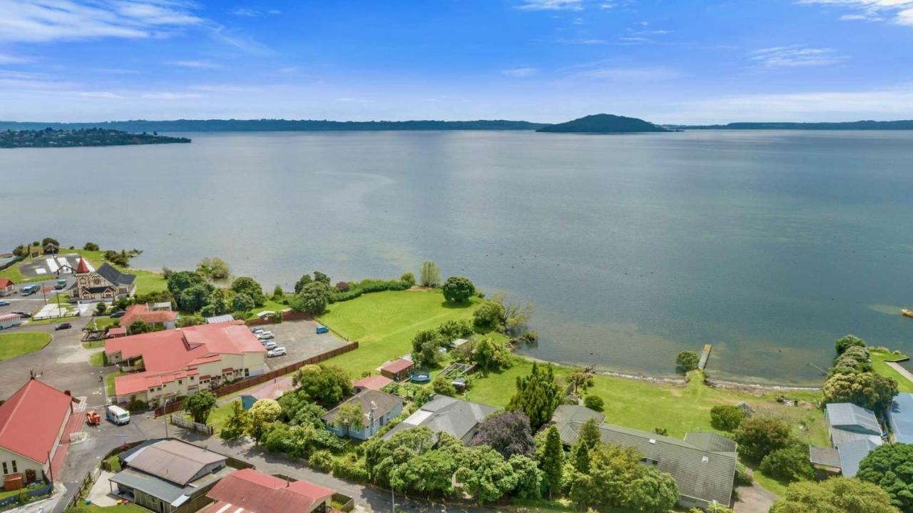 Lakeside Living - Lake Rotorua Holiday Home Экстерьер фото